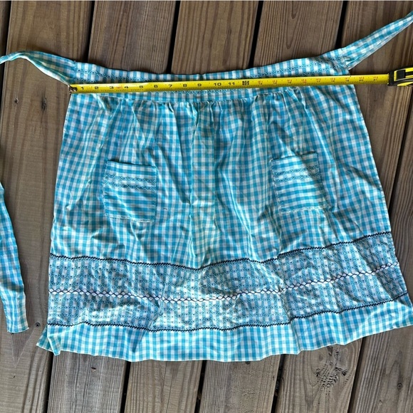 Vintage Gingham Blue White Half Apron Retro 50s Embroidery Border 2 Pockets - Picture 2 of 10